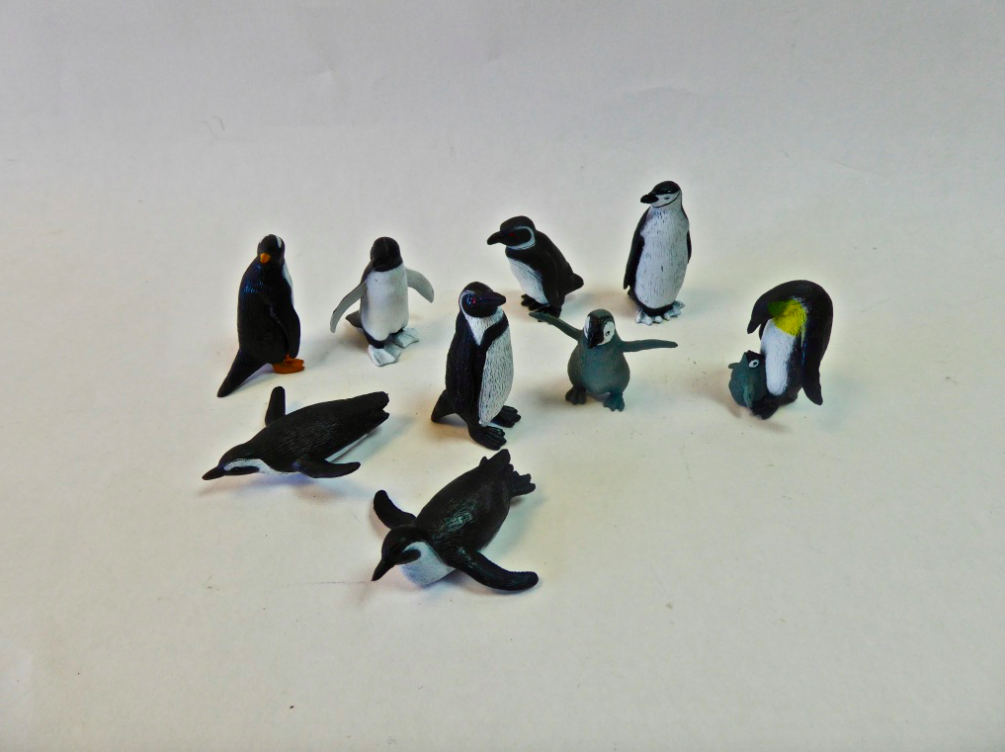 Set- Penguin Family Assorted (8)